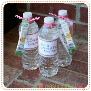 teacher gift idea using tea mix and water bottle