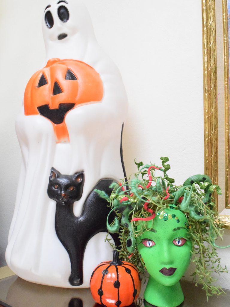 Check out these DIY Halloween decoration ideas. 25 ideas that are creative but won't break the bank. Your house will be so festive!